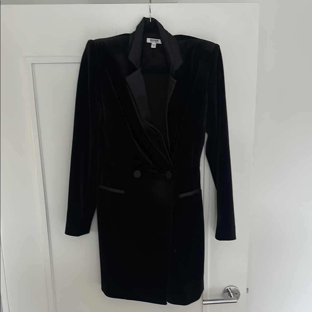 Elegant Black Velvet Women's Coat